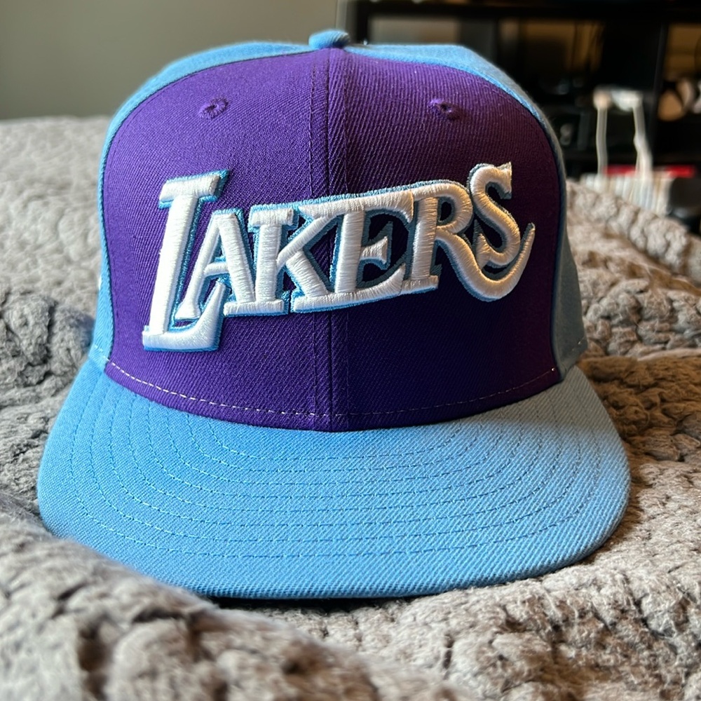 New Era Los Angeles Lakers City Edition Fitted Hat. 7 1/8.